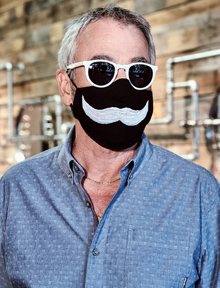 sunglasses-selection Man wearing sunglasses and facemask