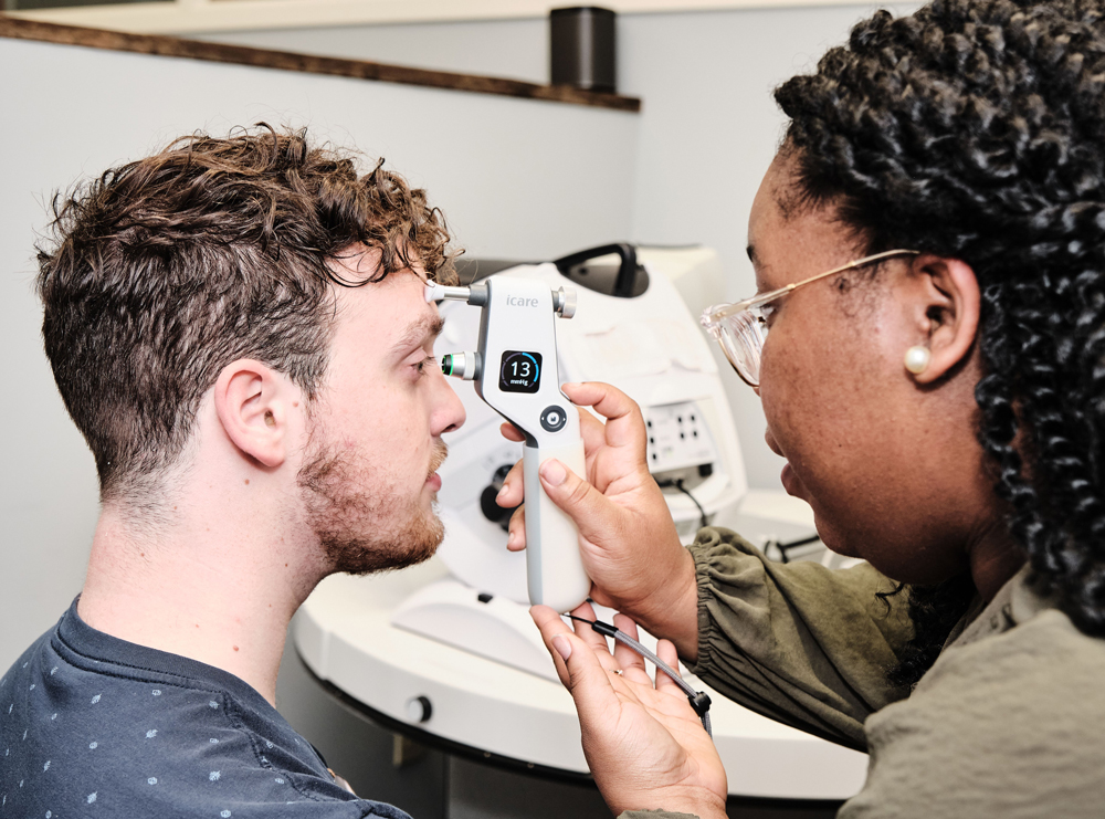 contact-lens-header-bg-1